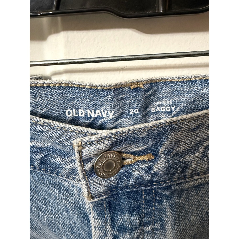 Old Navy | Mid-Rise Baggy Cut Off Denim Shorts | 20 || Light Blue| - Picture 4 of 6